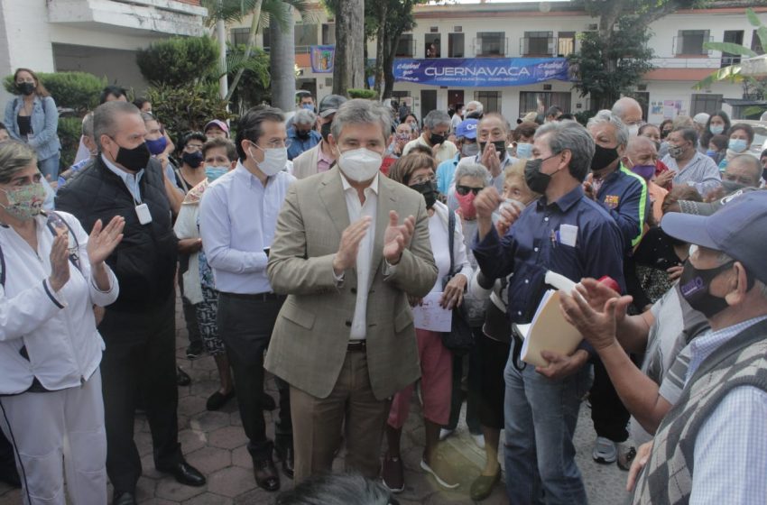  Recibe Urióstegui a integrantes de la asociación Gustavo Salgado