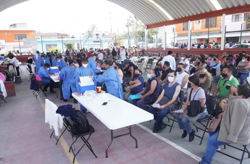  Aplican vacunas contra el Covid-19 en Jiutepec