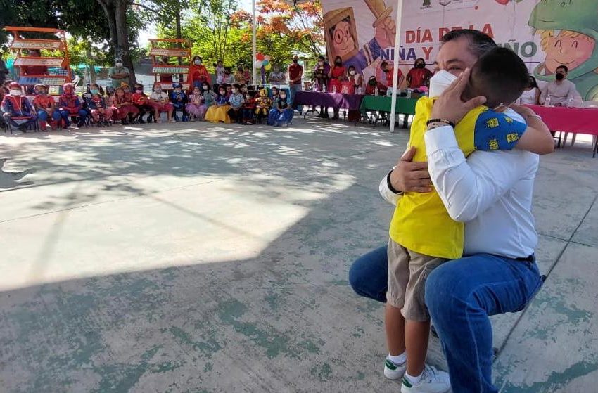  Entregan 5 mil libros a niños en Jiutepec