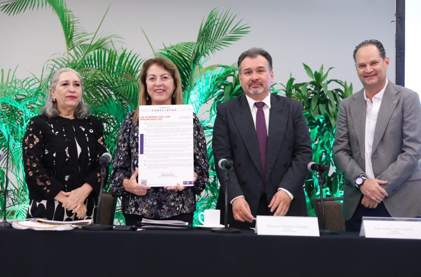  Anuncia Margarita la creación de un Centro de Convenciones, un nuevo complejo industrial y el aprovechamiento del aeropuerto para transporte de carga