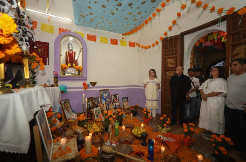  Asiste Gobernadora a Ocotepec a visitar ´ofrendas nuevas´, acompañado de embajador de Marruecos