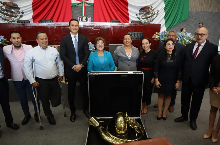  Recibe Orquesta Sinfónica Escolar de la Secundaria “Antonio Caso” una tuba