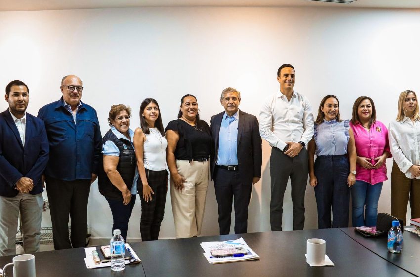  El presidente municipal de Cuernavaca, José Luis Urióstegui, entrega al Congreso propuesta para liquidar deuda histórica de SAPAC con CFE